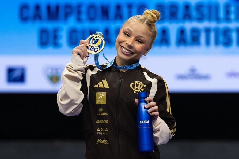 Flávia Saraiva fatura ouro na trave e no solo no Campeonato Brasileiro