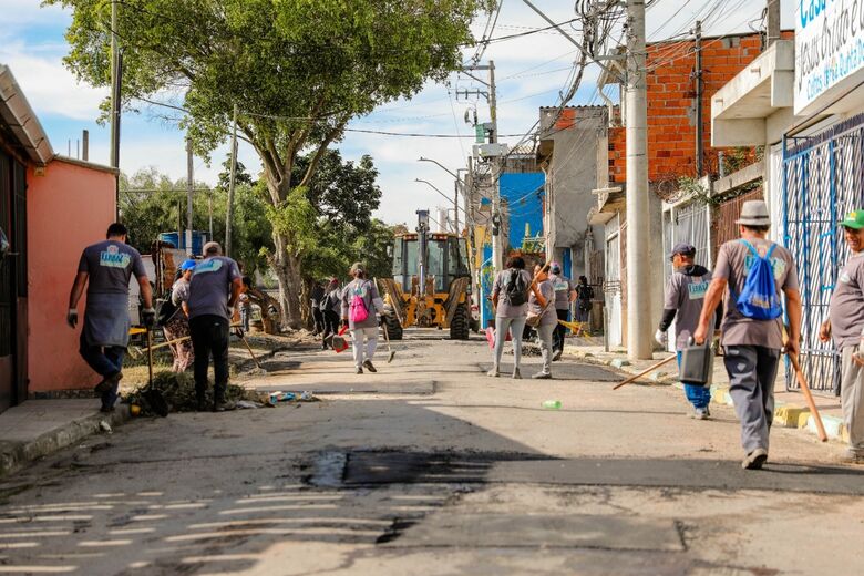 Ação reuniu serviços de limpeza, manutenção viária, iluminação pública e conservação urbana