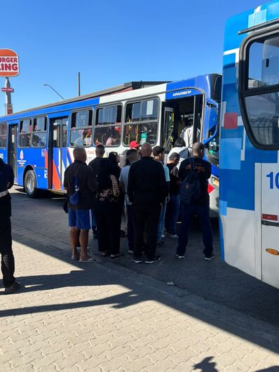 ÔNIBUS Foi o único meio utilizado por passageiros de Suzano no 2&ordm; dia de greve dos ferroviários