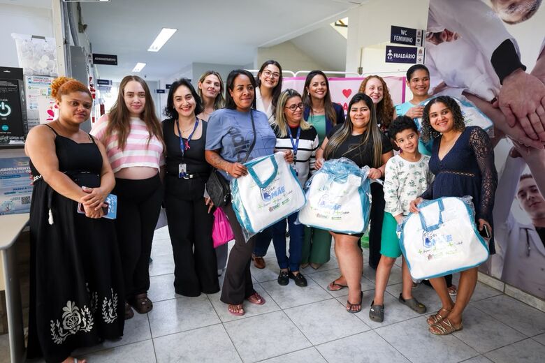 Iniciativa incentiva a presença regular no pré-natal e oferece kit com enxoval, além de orientações sobre aleitamento materno e os primeiros cuidados com o bebê