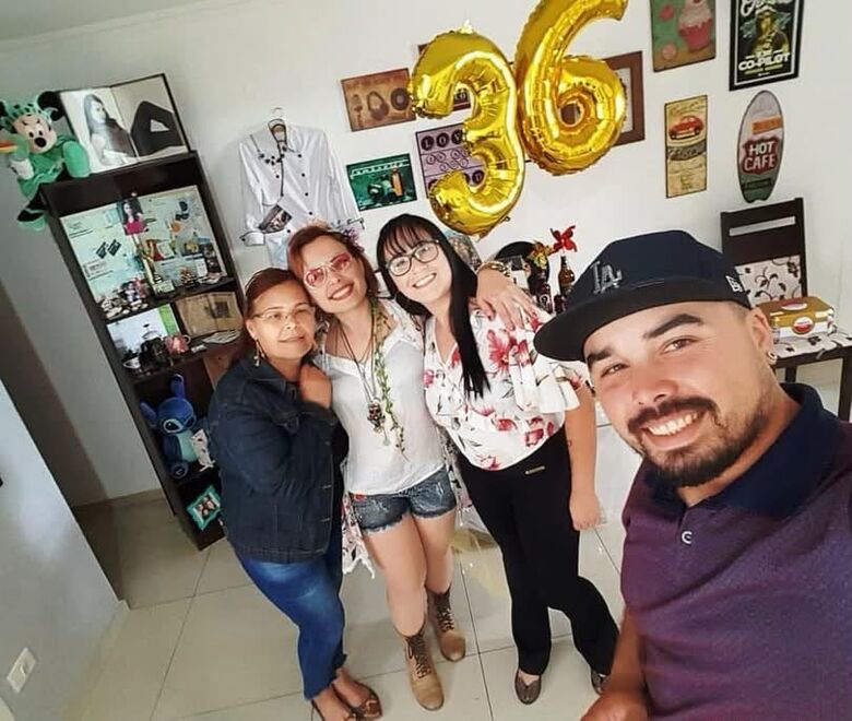ABAIXO-ASSINADO Família lançou petição. Na foto estão Cícera Maria da Silva (Mãe), Vanessa Alves da Silva Coelho (Irmã), Tais Castilho (Esposa) e Davison