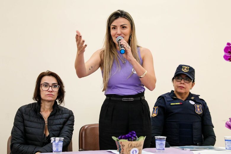 Solenidade reuniu autoridades, forças de segurança e representantes da rede de proteção para reforçar o compromisso com o enfrentamento à violência contra a mulher