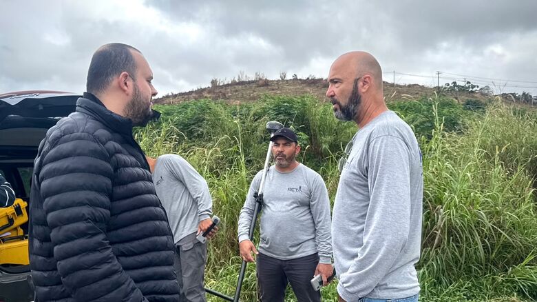 Iniciou nesta semana os trabalhos de topografia no Jardim Via Dutra