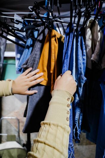 CABIDE SOLIDÁRIO Mais de 100 famílias passaram pelo local e puderam levar quantos itens precisassem