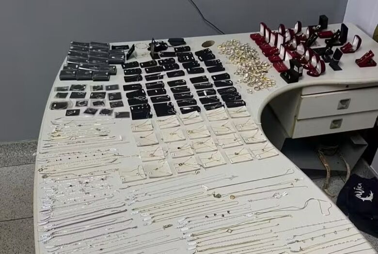 Homem é preso após furtar cerca de R$ 15 mil em joias em Itaquá