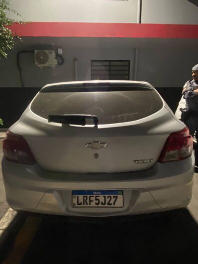 Carro roubado no Rio de Janeiro é recuperado em Itaquá