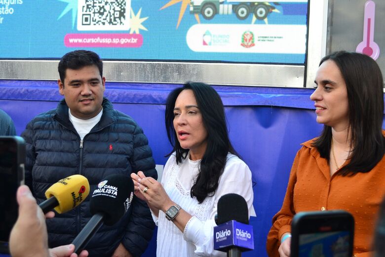Primeira-dama do Estado de São Paulo Visitou carreta do programa 