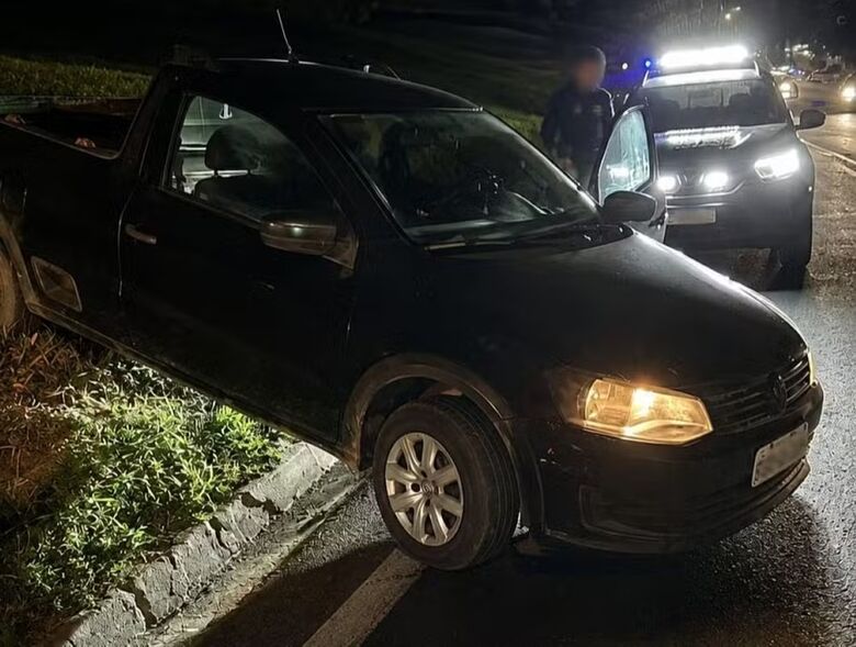  Homem furta picape, bate durante fuga da polícia e é preso em Santa Isabel