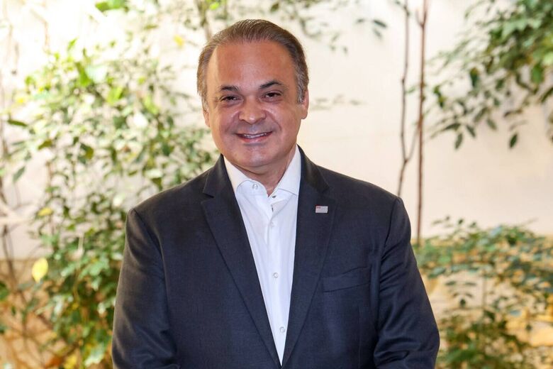 Roberto de Lucena lança campanha para deputado federal em Arujá com presença de Mara Maravilha