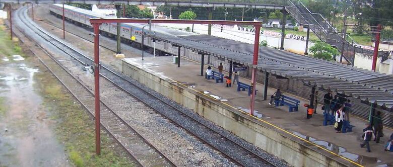 Estação Itaquaquecetuba da CPTM recebe Bancada Literária com distribuição de 300 livros 