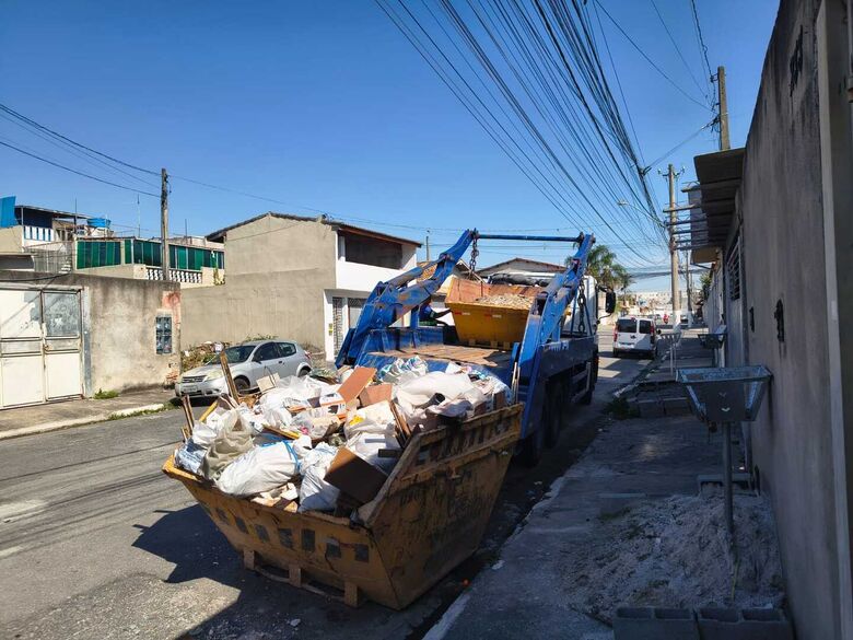 Contentores foram localizados nos bairros Cidade Edson e Jardim Quaresmeira na última sexta-feira (21/08)