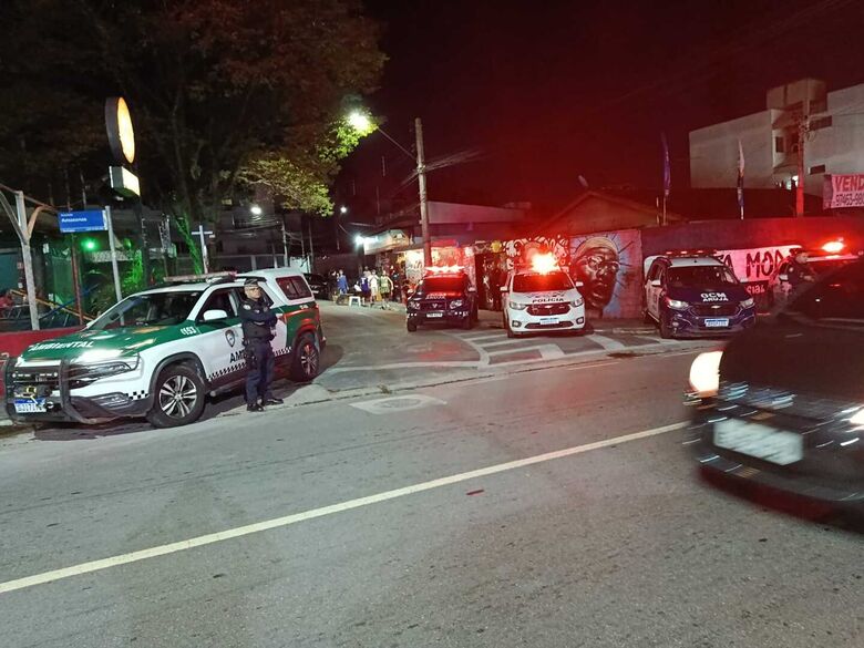 Durante as abordagens, 21 comércios e locais de eventos foram vistoriados, e seus proprietários acabaram notificados sobre os limites legais para a emissão de ruídos e os níveis permitidos de som