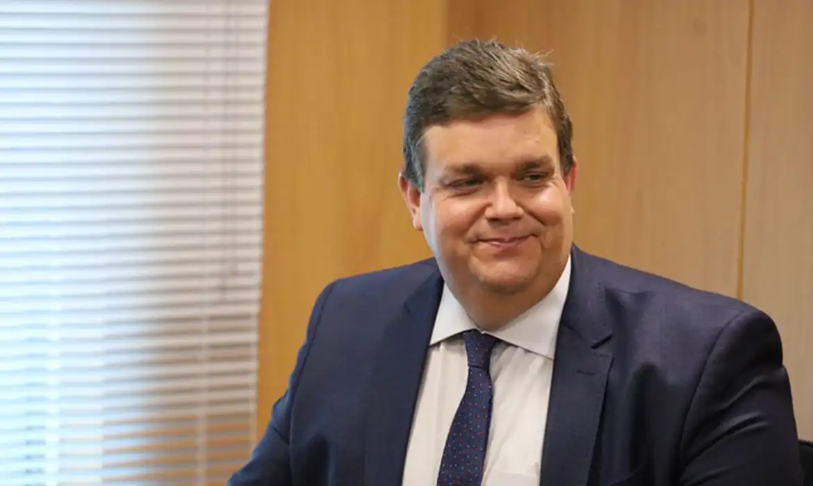 O ministro da Previdência Social, Wolney Queiroz, anunciou, nesta quinta-feira (3), que a fila de atendimentos do Instituto Nacional do Seguro Social (INSS) foi zerada