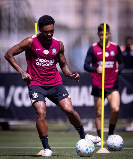 Flamengo e Corinthians agitam o Brasileirão neste domingo no maracanã