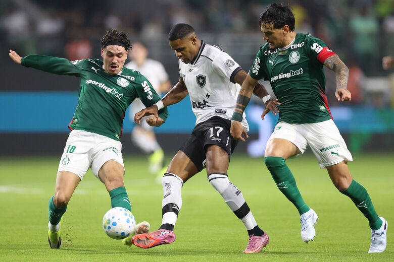 PALMEIRAS Tenta mais uma vitória para seguir líder