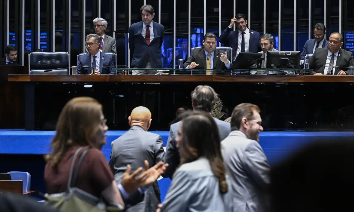 Alcolumbre diz que Senado vota fim da escala 6x1 após as eleições