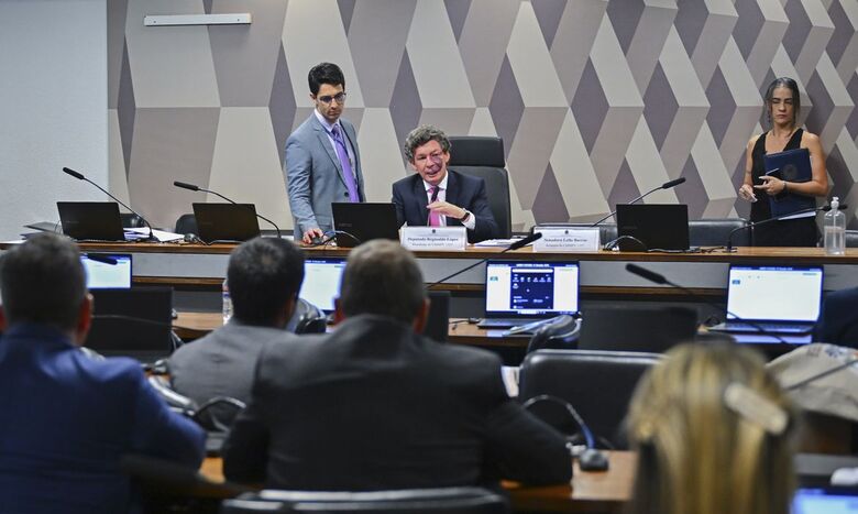 Comissão deve analisar relatório em sessão nesta quarta-feira (2)