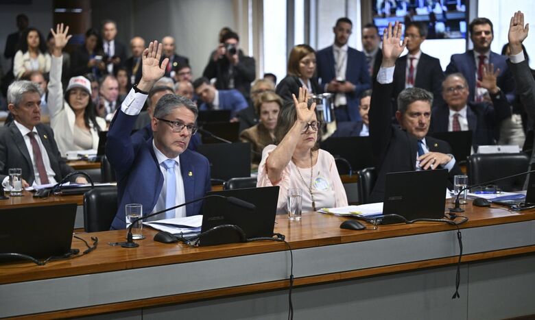 CCJ do Senado aprova texto-base da PEC da Segurança Pública na tarde desta quarta-feira (2)