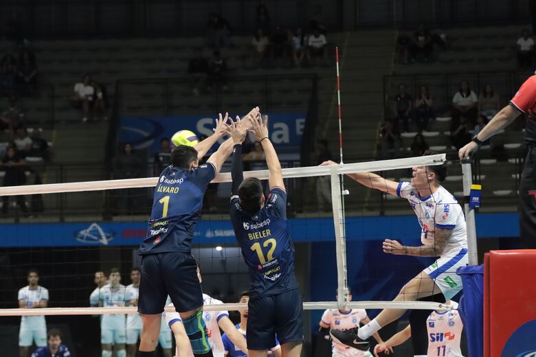 Suzano Vôlei entra em quadra frente ao Ilhabela Milclean na Arena Suzano