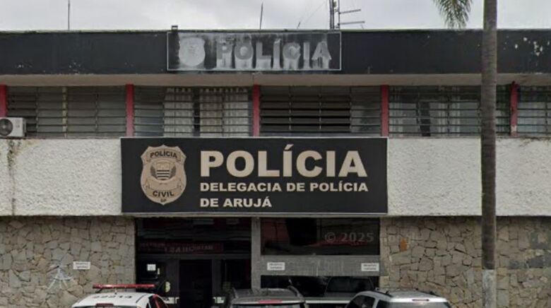 O caso foi registrado como homicídio culposo na direção de veículo automotor e furto na Delegacia de Arujá