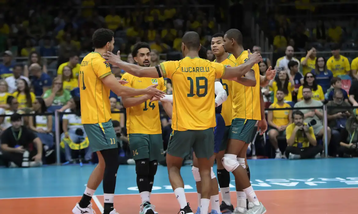 A seleção masculina de vôlei venceu a equipe da Venezuela por 3 sets a 0 na manhã deste sábado (19)