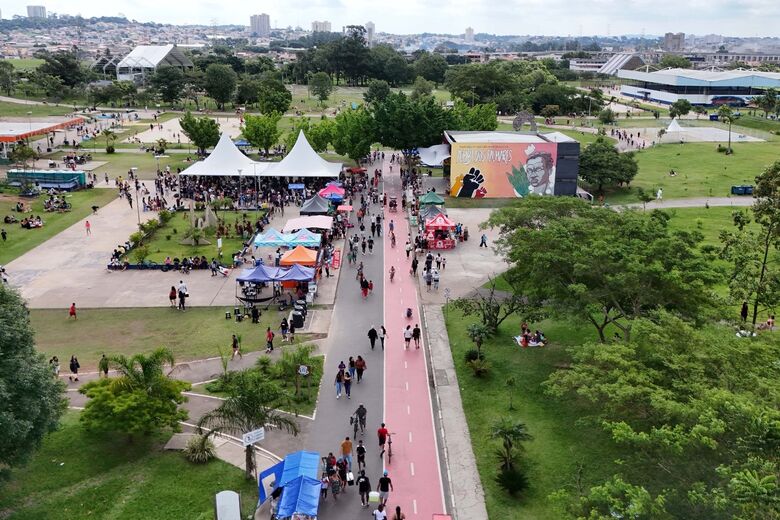 Prefeitura celebra feriado de 7 de Setembro com desfile cívico no Parque Max Feffer