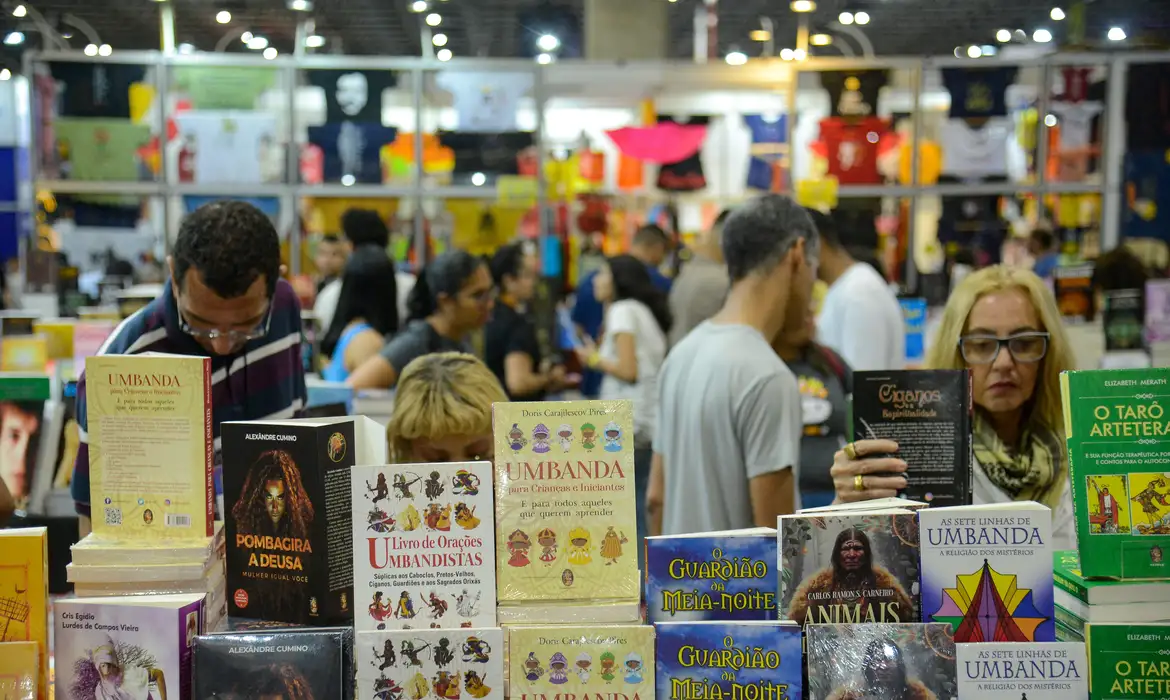 Estação Bienal vai aproximar leitores de seus autores preferidos