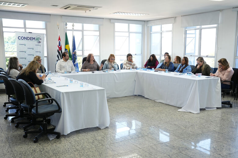 O evento reunirá mais de 5 mil profissionais da educação da região em cinco encontros online