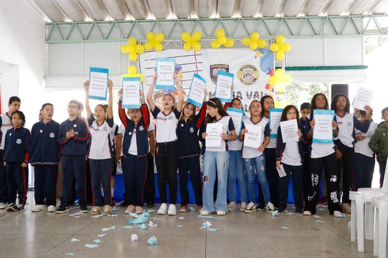 GCM realiza formatura de 46 alunos pelo projeto 'Maria Vai à Escola'