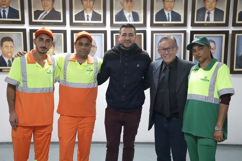 Requerimento concede Votos de Aplausos e Congratulações aos funcionários que atuam na limpeza pública do município, reconhecendo a essencialidade de seu trabalho