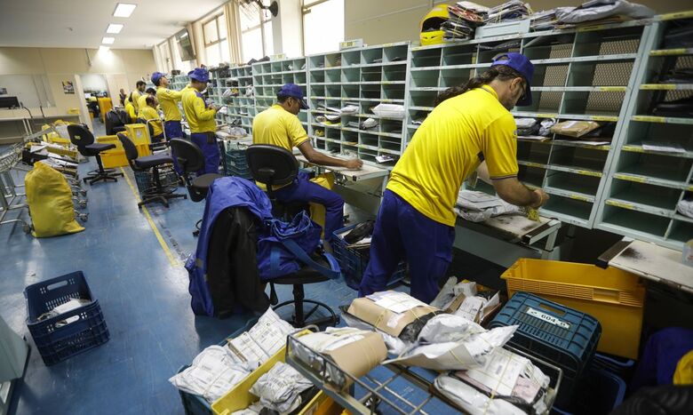 O Tribunal Superior do Trabalho (TST) determinou a manutenção de 80% do efetivo de trabalhadores dos Correios durante a greve da categoria.
