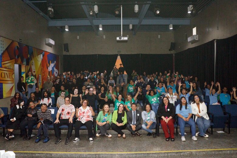 A programação ocorreu ao longo do dia e reuniu familiares, profissionais, autoridades e integrantes das instituições para prestigiar as produções artísticas e culturais dos participantes.