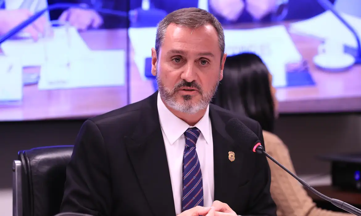 O ministro Flávio Dino determinou nesta quarta-feira (9) a reintegração de Andrei Rodrigues como diretor-geral da Polícia Federal (PF)