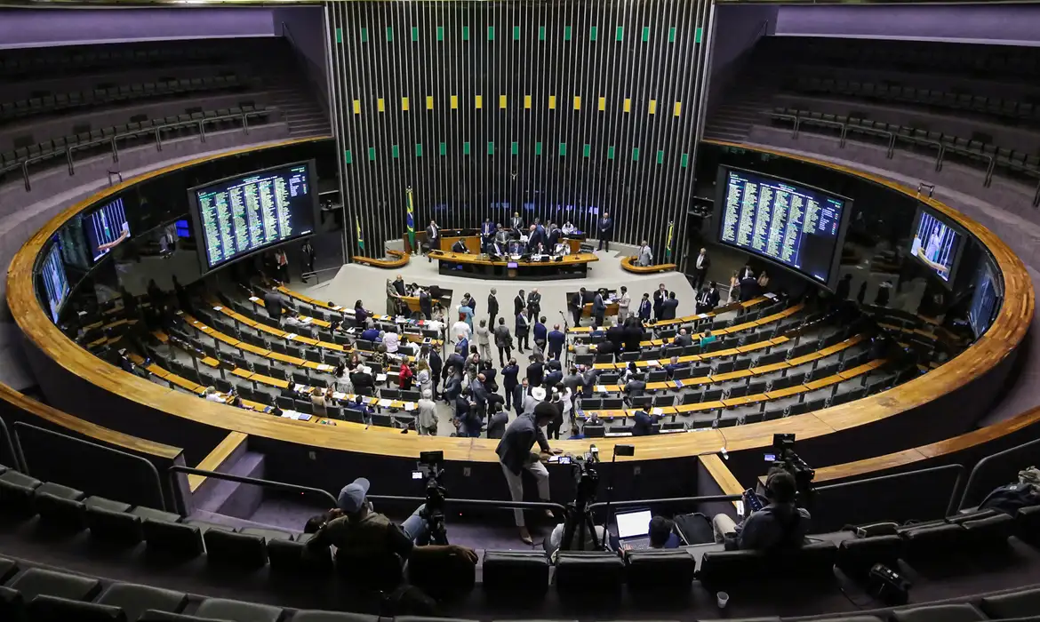 MP da 'taxa das blusinhas' é aprovada na Câmara 
