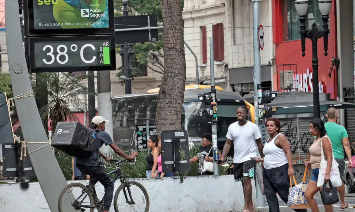 Temperaturas devem ficar 5°C acima da média nessas localidades