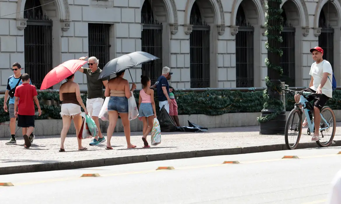 Até quarta-feira (30), oito estados podem registrar mais de 40&ordm;C