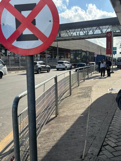 Motoristas de aplicativos cobram locais de parada nas proximidades do Terminal Norte de Suzano