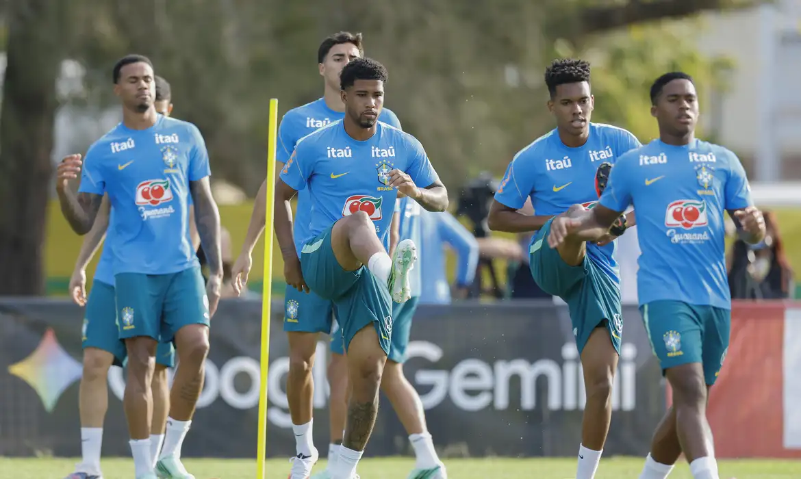 O técnico Carlo Ancelotti comandou na tarde desta quarta-feira (23) em Brisbane (Austrália) o primeiro treino com todos os 26 convocados da seleção brasileira.