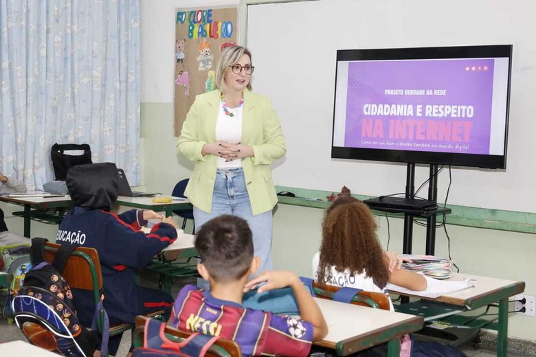 Palestra promovida pela Secretaria Municipal de Comunicação Pública foi conduzida por Larissa Ashiuchi