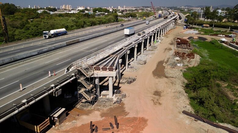 Com a liberação do desvio na SP-066 e avanço na construção de viadutos, empreendimento cumpre o cronograma previsto para conclusão até o final de 2027.