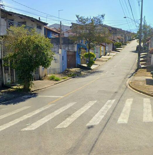 Acidente aconteceu na tarde desta quarta-feira (2), na Rua Passos