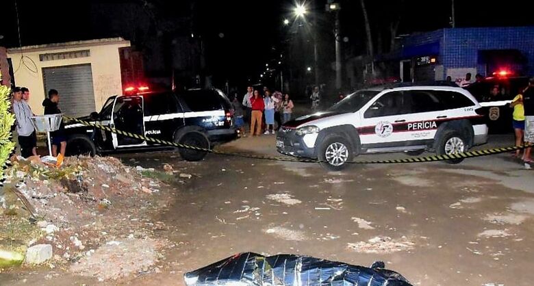 Polícia identifica suspeito de atirar e matar homem em adega de Jundiapeba