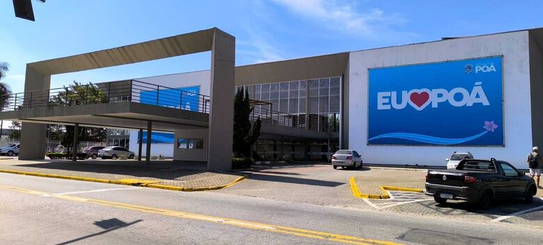 Evento será realizado na Praça de Eventos, das 13h às 17h, com vagas de emprego, orientação profissional, serviços públicos e entrega de certificados