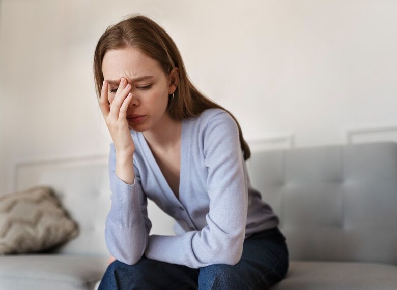 Fadiga que não melhora com o descanso pode estar relacionada a anemia, alterações hormonais, distúrbios do sono e outras condições de saúde 