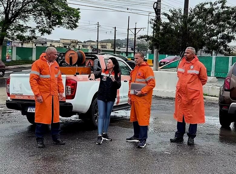 Ferraz fica em alerta e orienta moradores de áreas de risco a deixarem casas