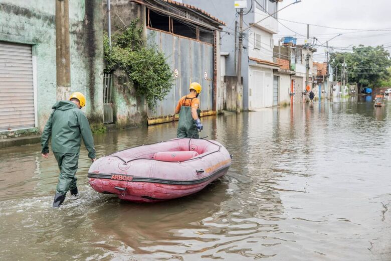 Novo balanço aponta 30 pessoas em acolhimento; município registra deslizamentos e pontos de alagamento