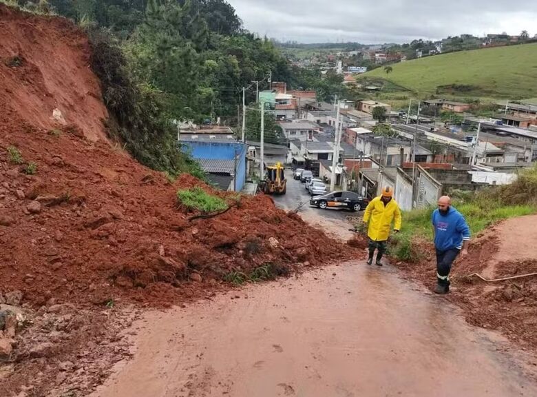 Deslizamentos no Parque Residencial Marengo e no Jardim Marcelo 