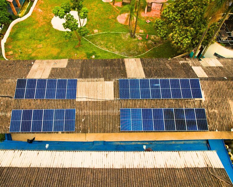 Ferraz instala 30 placas solares no Parque Nosso Recanto