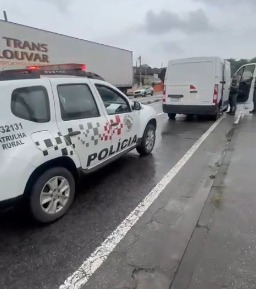 Homem é preso dirigindo van roubada em Suzano; vítimas foram mantidas sob ameaça 