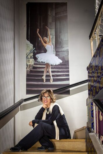 Professora Regina Cunha lança a obra Regina Cunha  50 Anos de Ensino de Ballet, que resgata sua história pessoal e profissional e sua contribuição para a dança na região